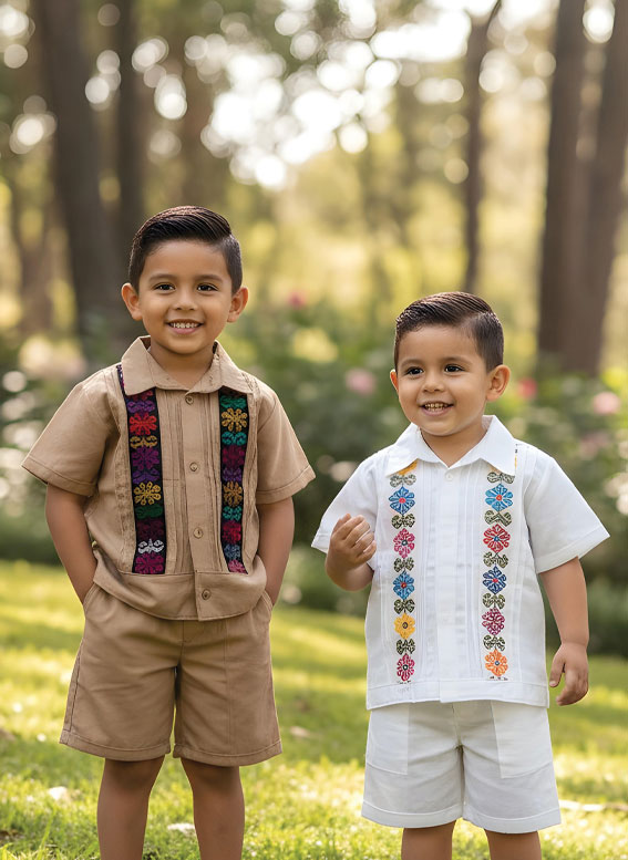 Guayaberas infantiles de Hilos de Identidad con bordados en telar de cintura e iconografia de flores silvestres - técnica tradicional
